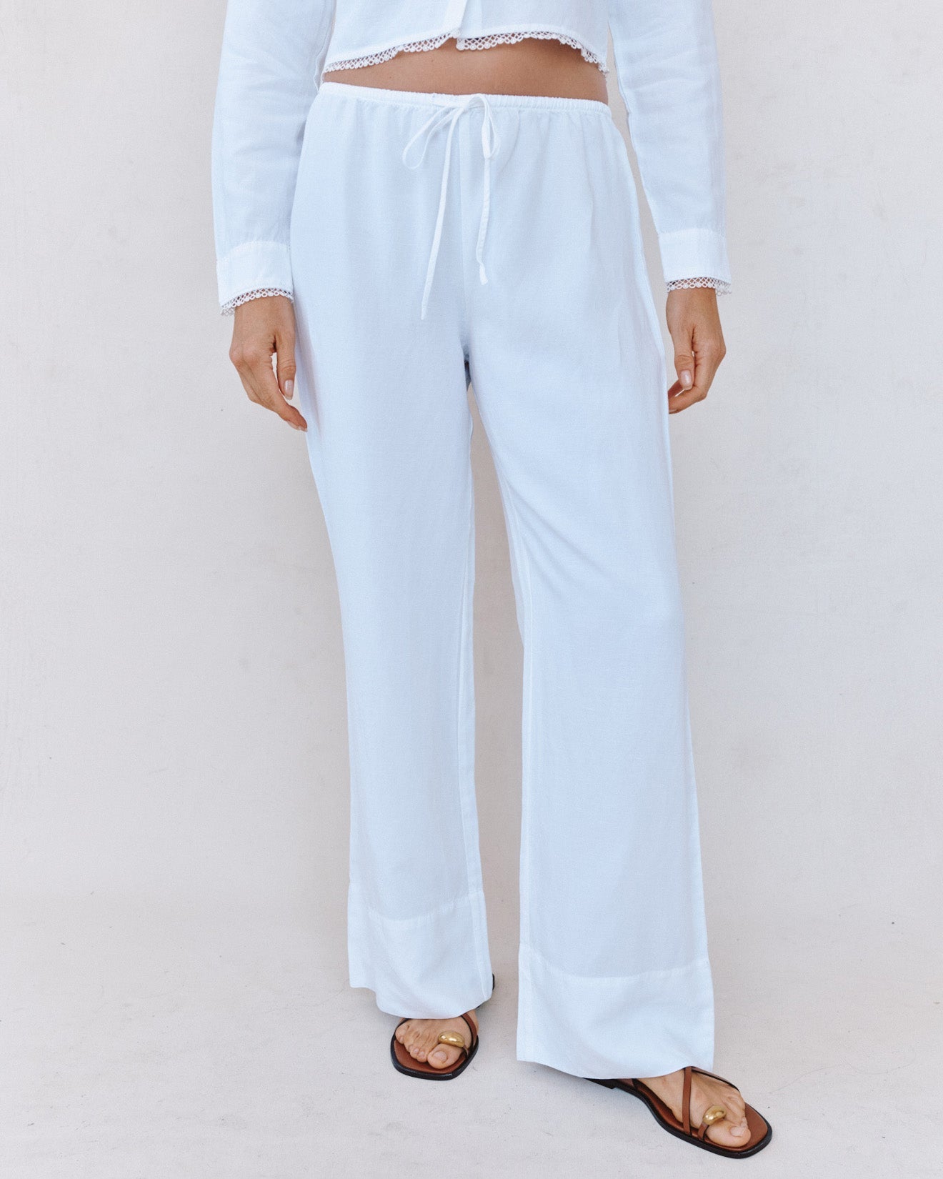 Wide Hem Drawstring Pant - White – Bella Dahl