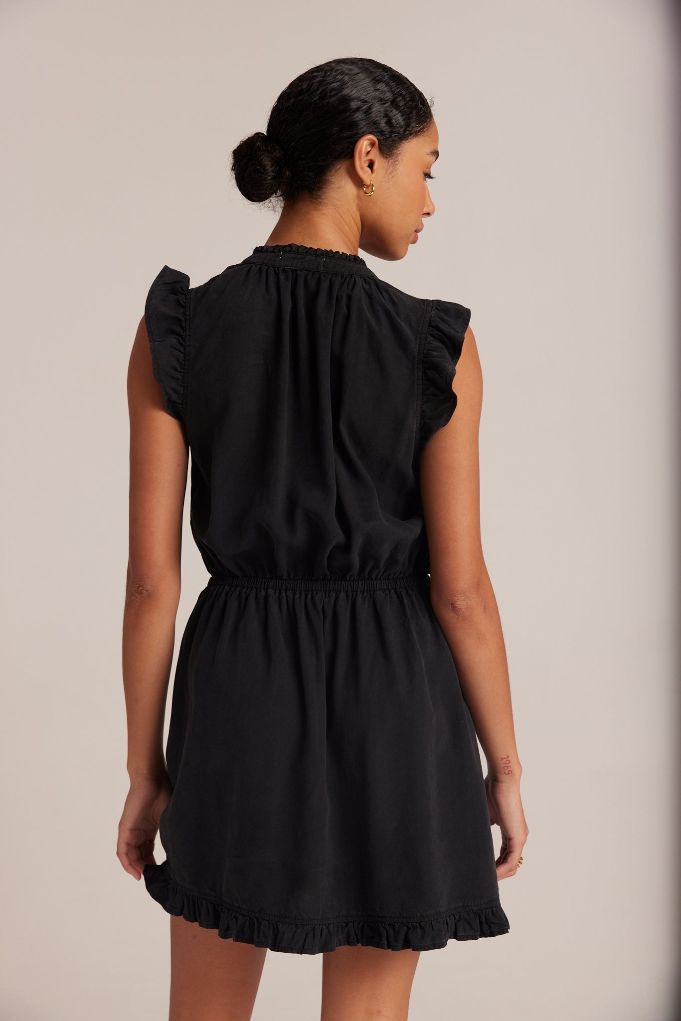 Bella DahlRuffle Sleeve Mini Dress - Vintage BlackDresses