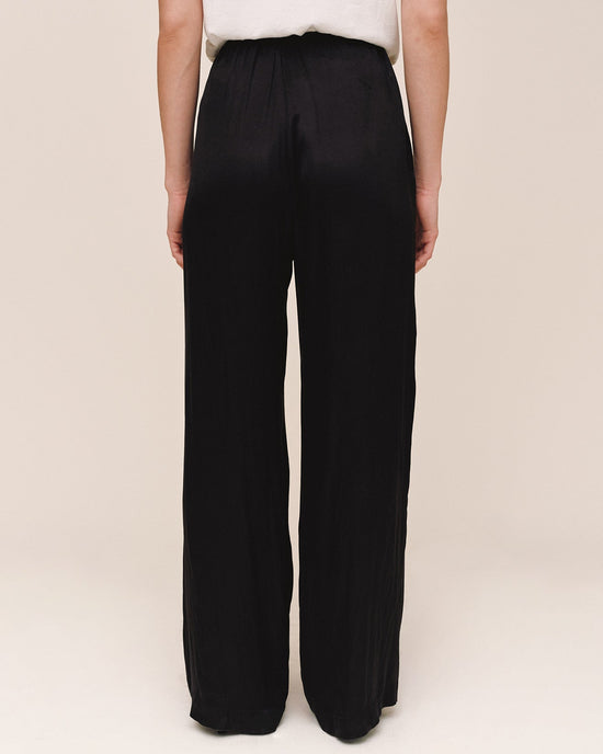 Bella Dahl Sleek Wide Leg Pant - Black View 2