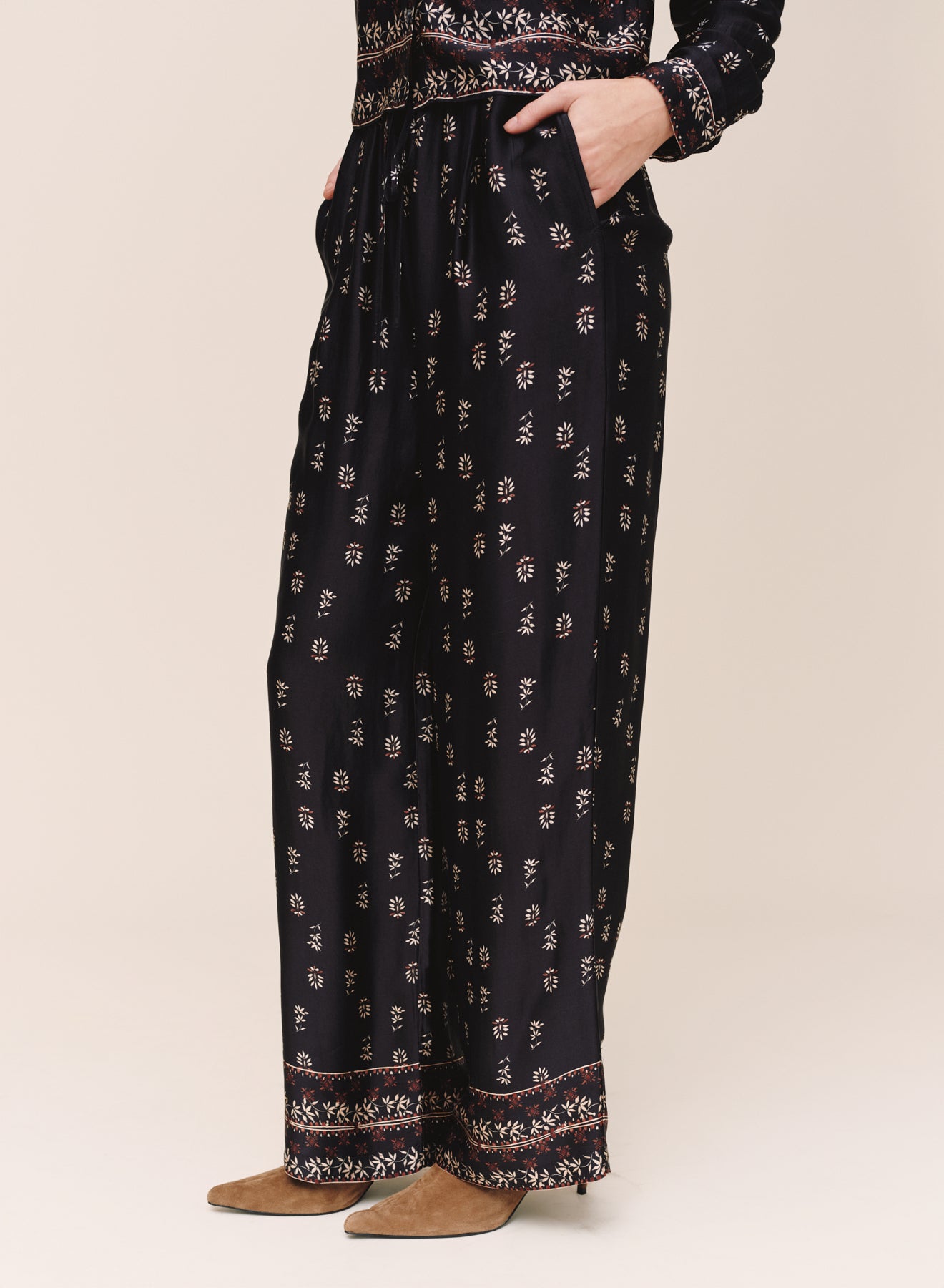 Single Pleat  Wide Leg Border Pant - Floral Border Print
