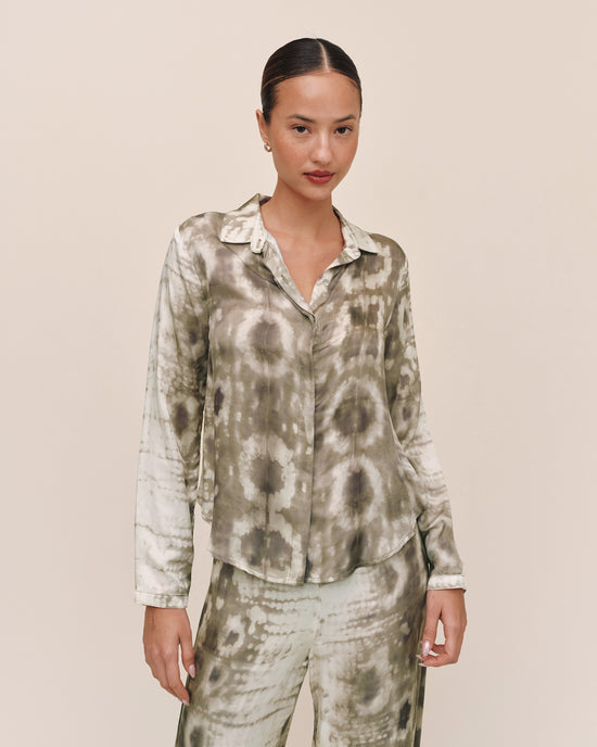 Bella Dahl Clean Hidden Placket Shirt - Sage Snake Print