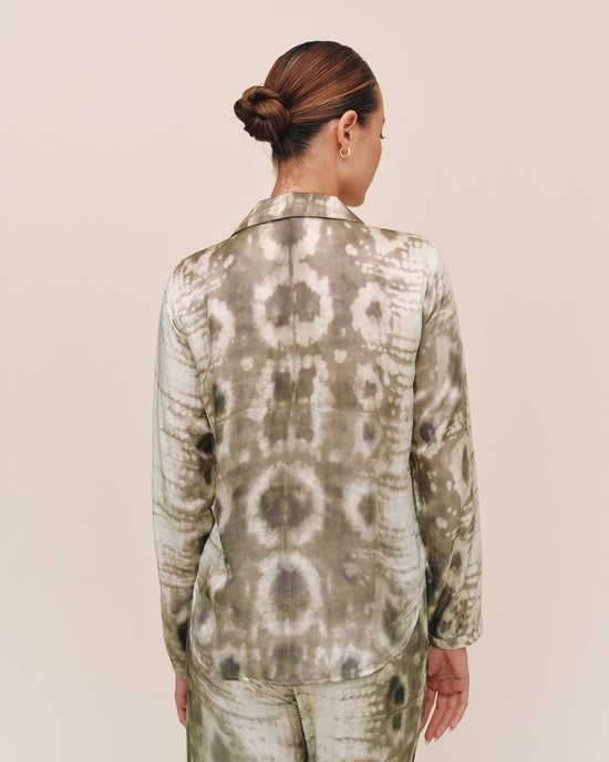 Bella Dahl Clean Hidden Placket Shirt - Sage Snake Print View 2