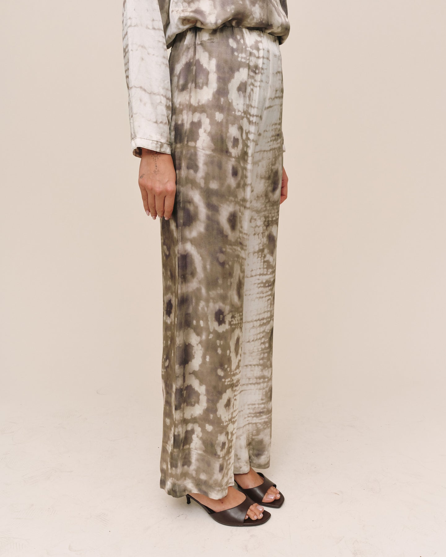 No Side Seam Clean Waist Wide Leg - Sage Snake Print