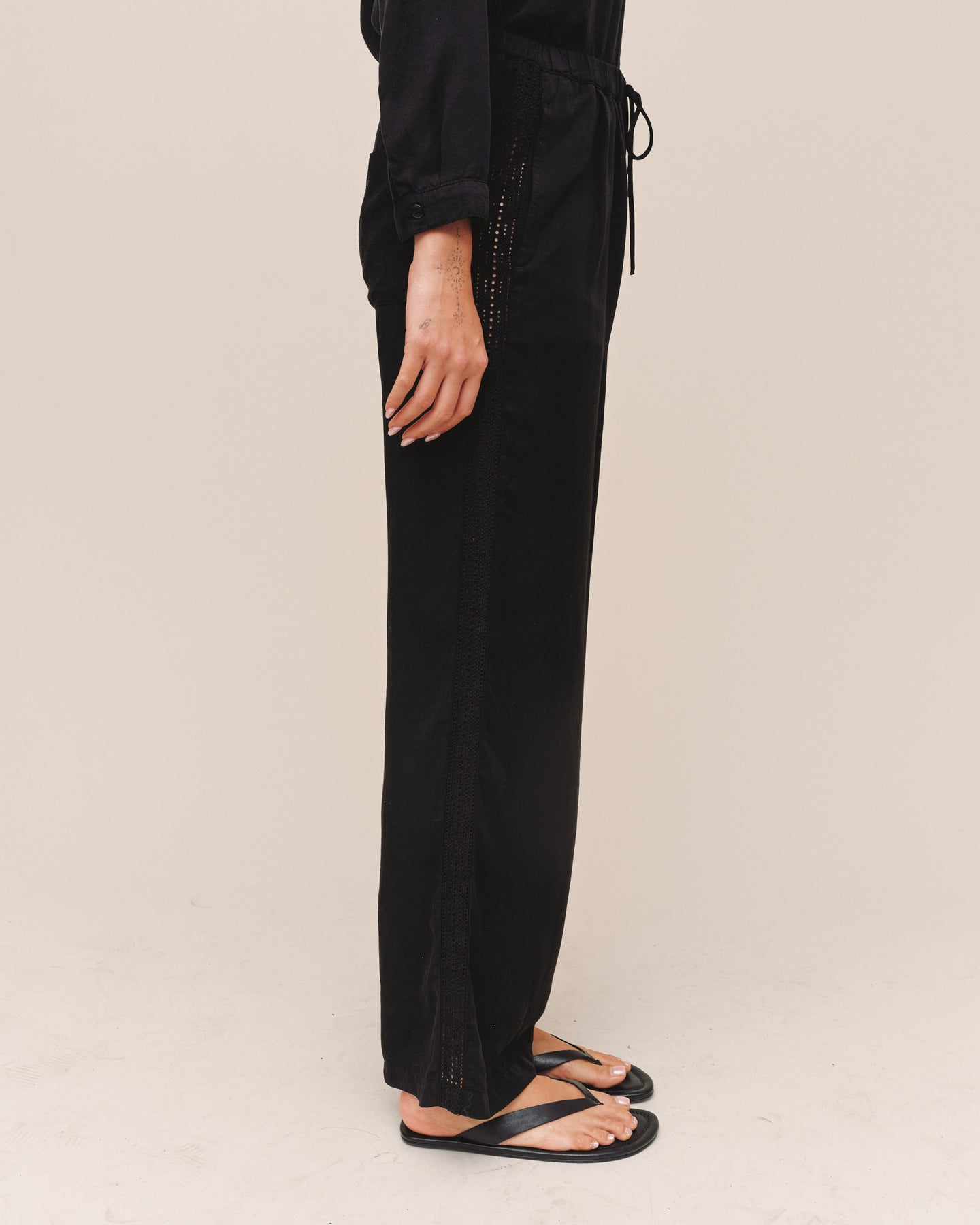 Side Seam Trim Pant - Black