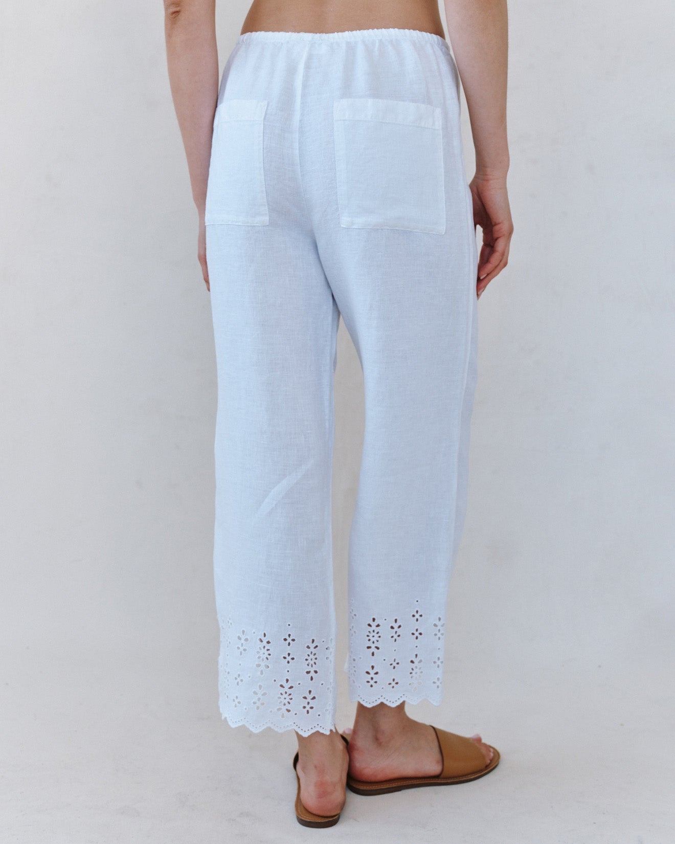 Bella DahlBeach Crop With Embroidered Hem - WhitePants