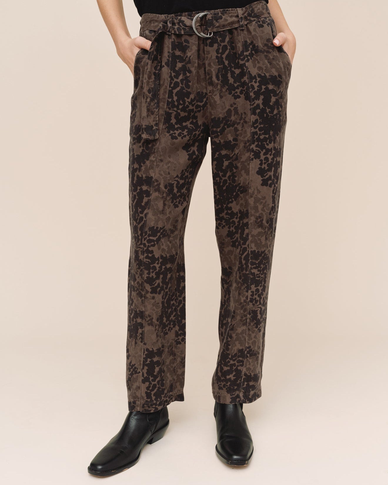 Bella DahlBelted Seam Pant - Ditsy Camo PrintPants
