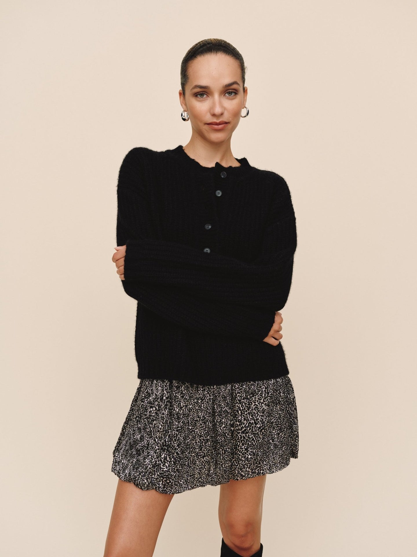 Bella DahlButton Placket Pullover Sweater - BlackSweaters