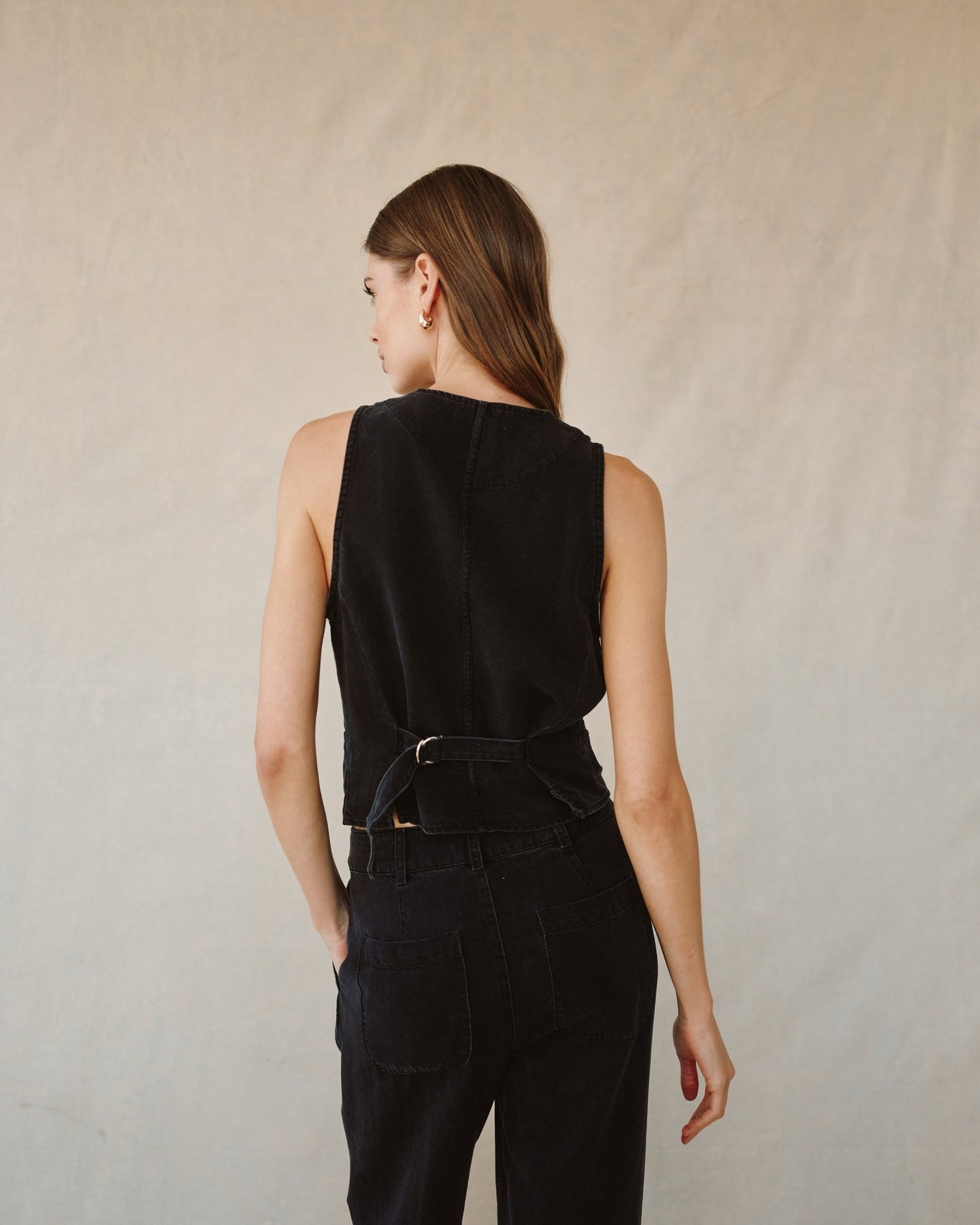Bella DahlCinch Back Vest - Dark Graphite WashTops