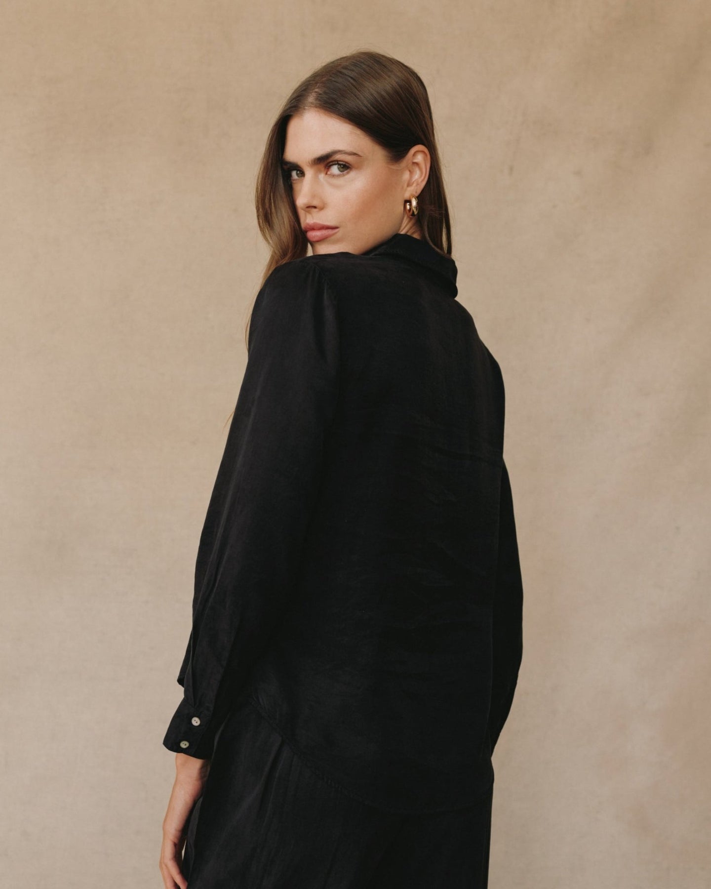 Bella DahlClean Front Pullover - BlackTops