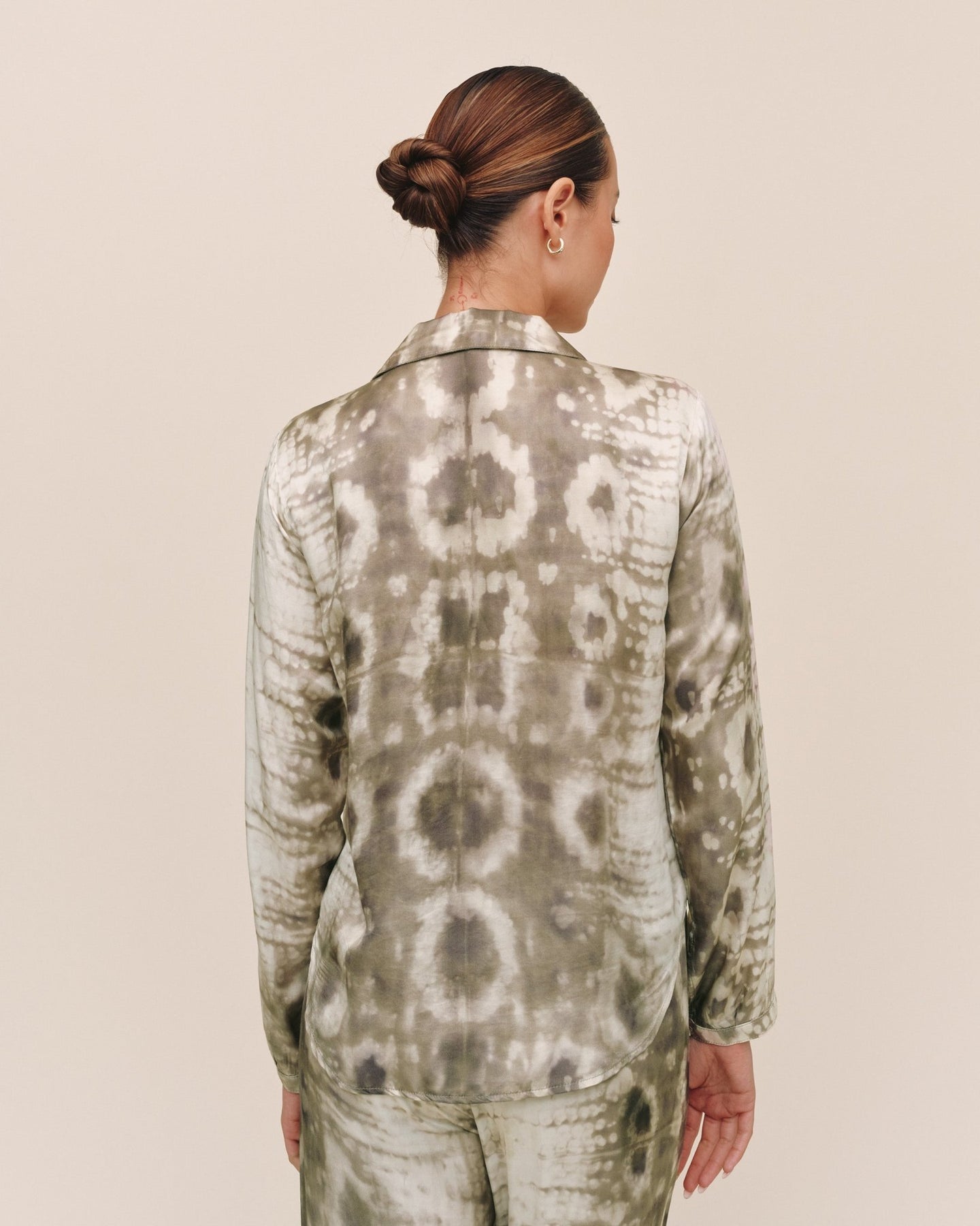 Bella DahlClean Hidden Placket Shirt - Sage Snake PrintTops