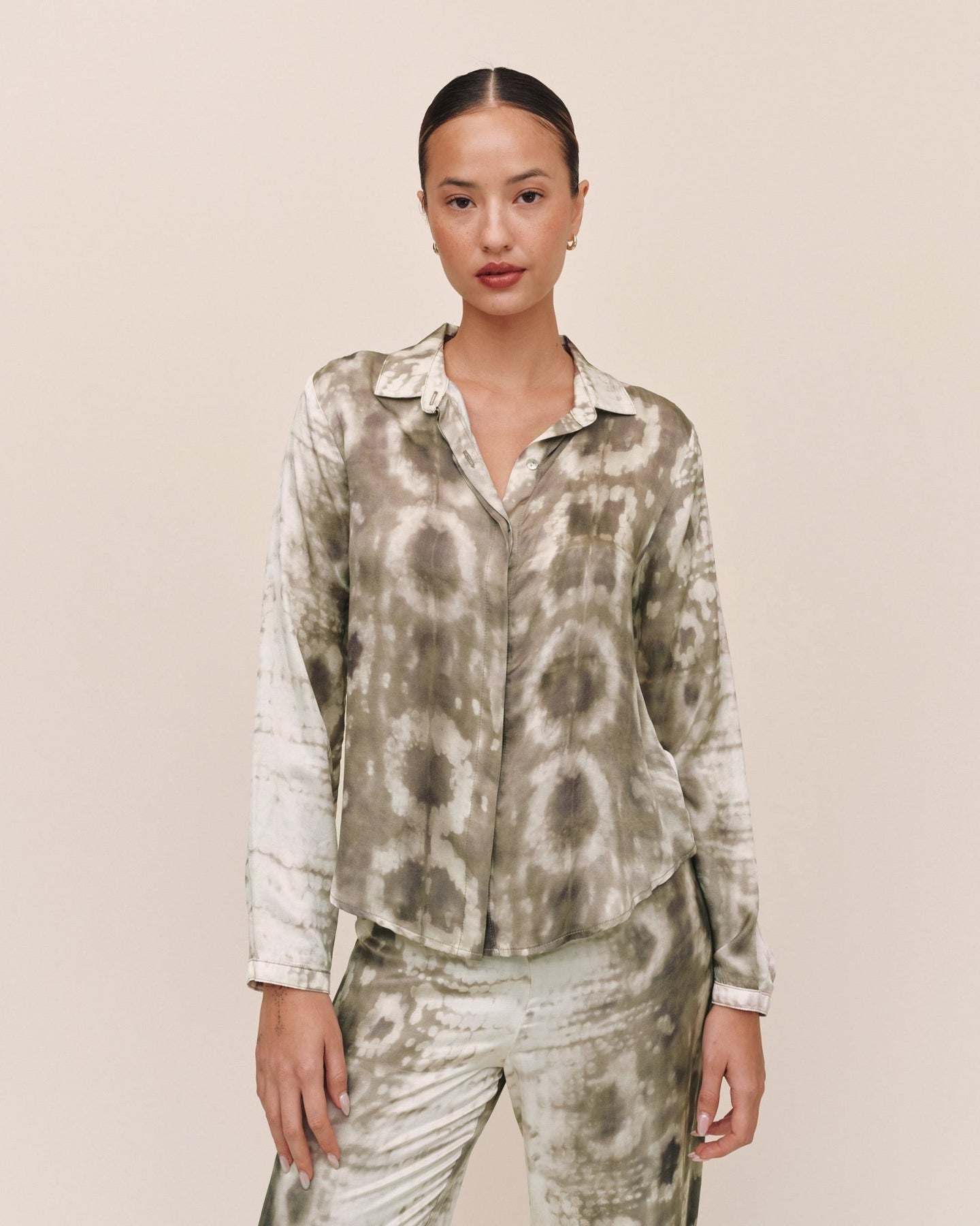 Bella DahlClean Hidden Placket Shirt - Sage Snake PrintTops