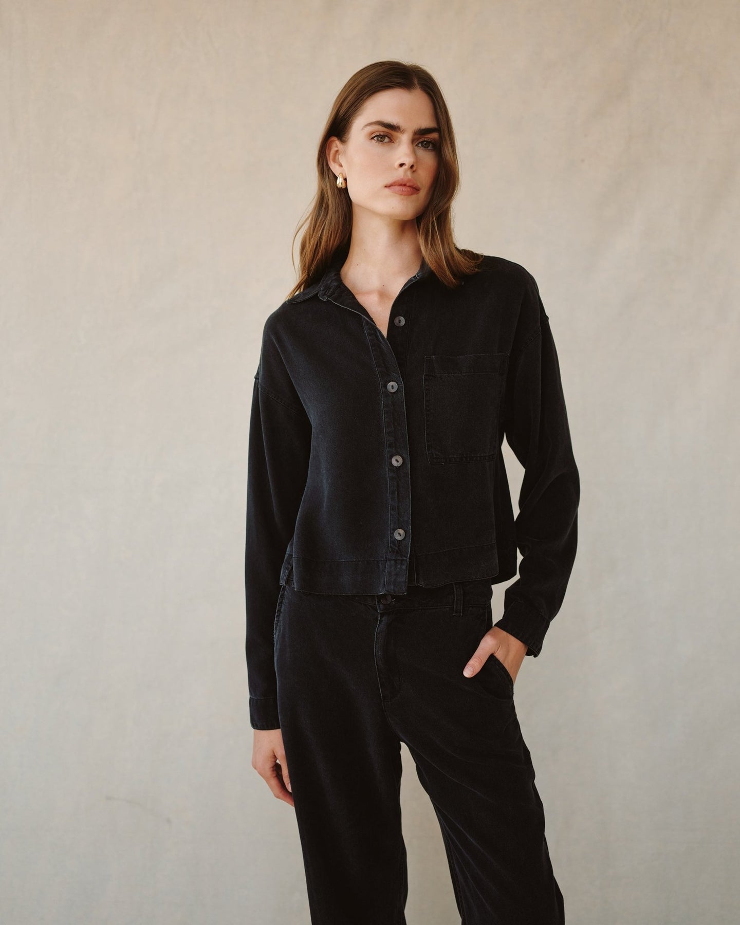 Bella DahlCrop Pocket Button Down - Dark Graphite WashTops