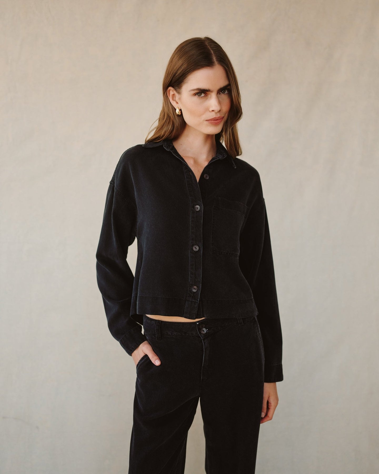 Bella DahlCrop Pocket Button Down - Dark Graphite WashTops