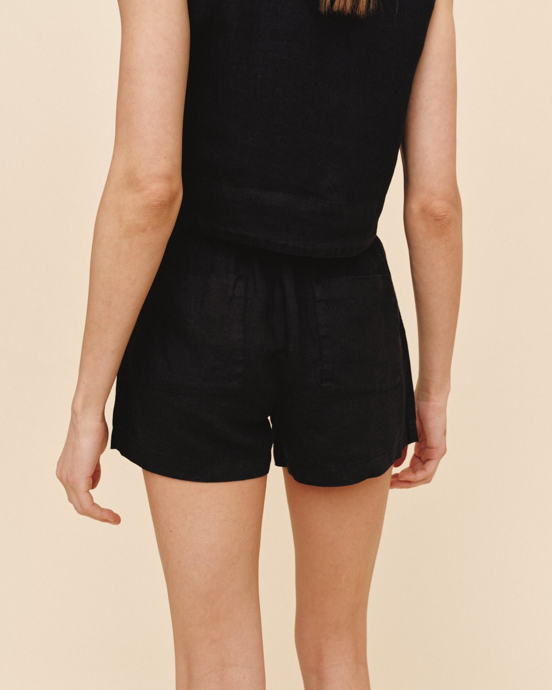 Bella DahlDouble Pleat Short - BlackShorts