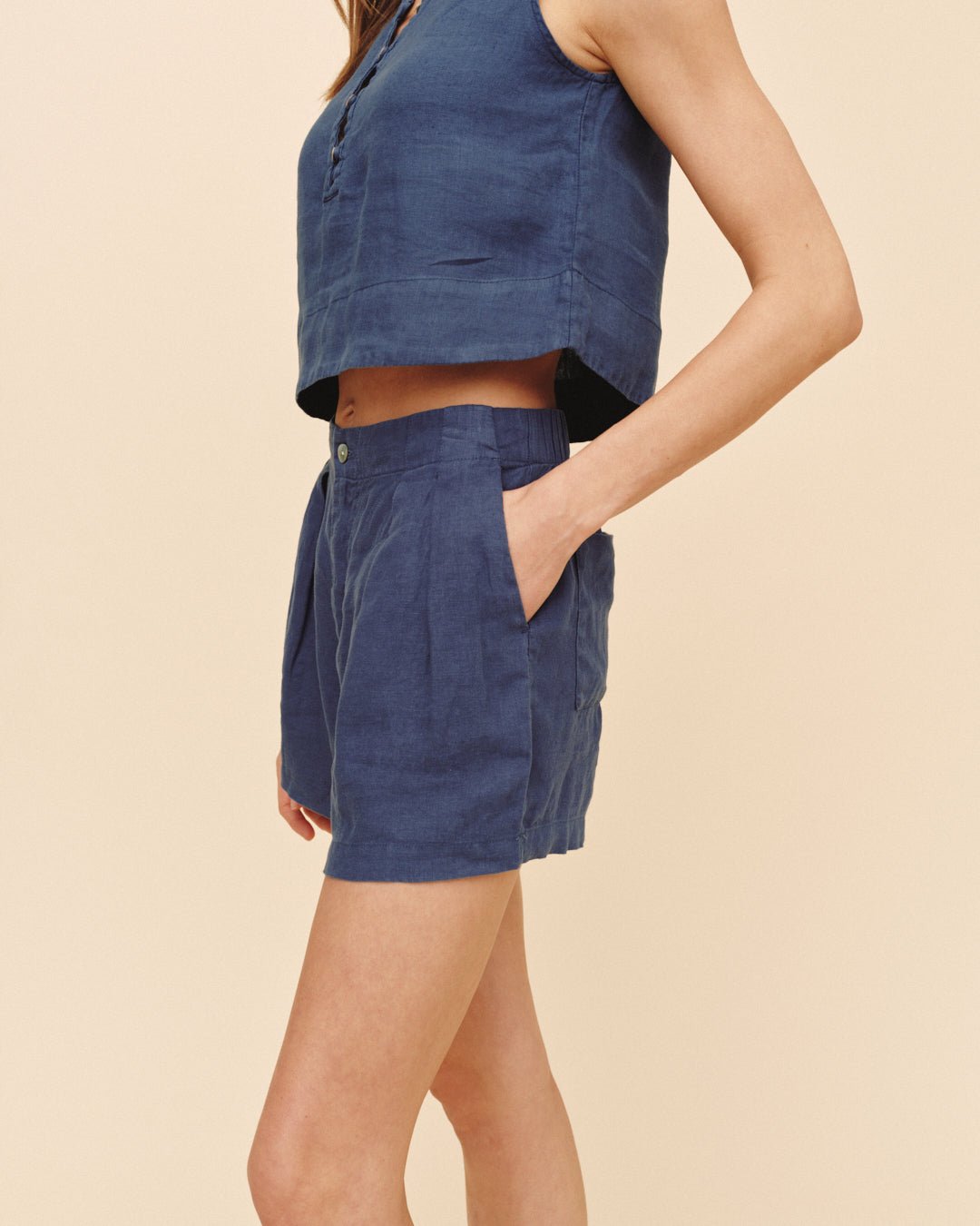 Double Pleat Short - Midnight Surf – Bella Dahl