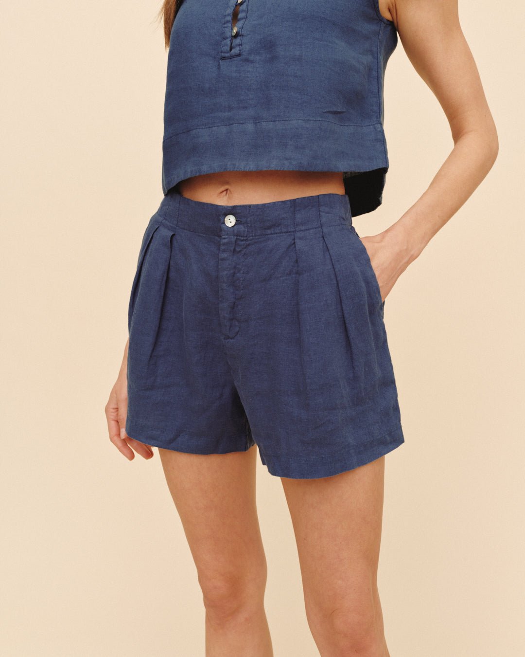 Double Pleat Short - Midnight Surf – Bella Dahl