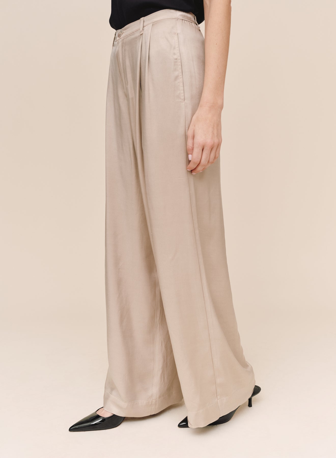 Bella DahlDouble Pleat Wide Leg With Elastic Back - Field KhakiPants