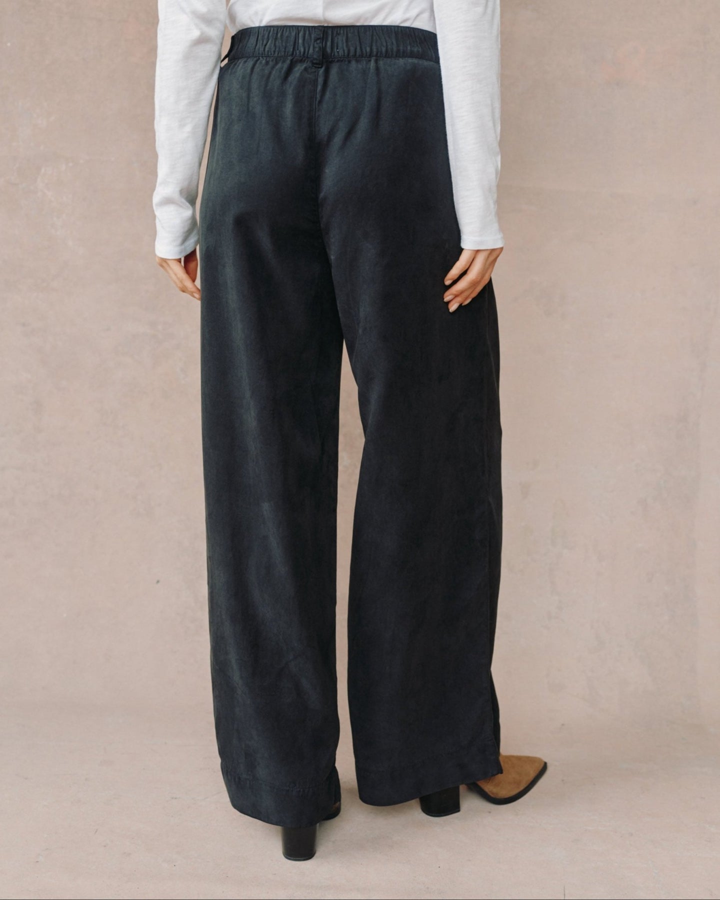 Bella DahlDouble Pleated Wide Leg High Waist Pant - BlackPants