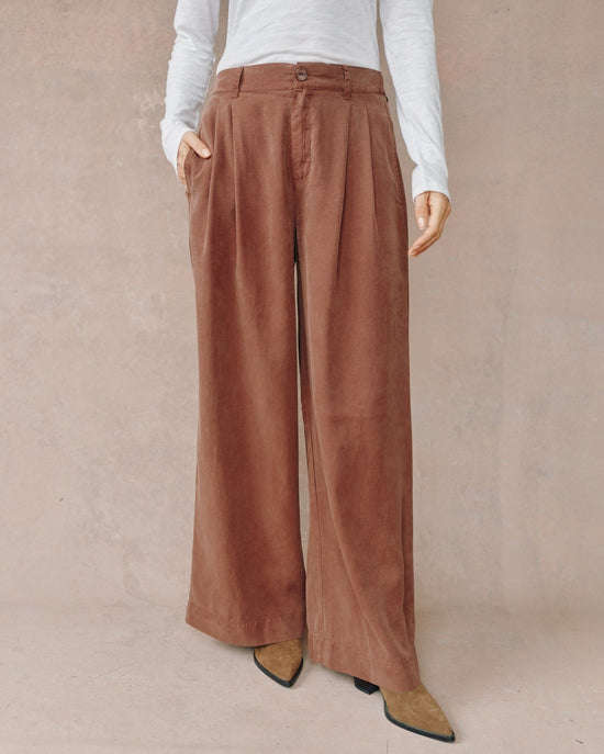 Bella Dahl Double Pleated Wide Leg High Waist Pant- Saddle Brown View 2