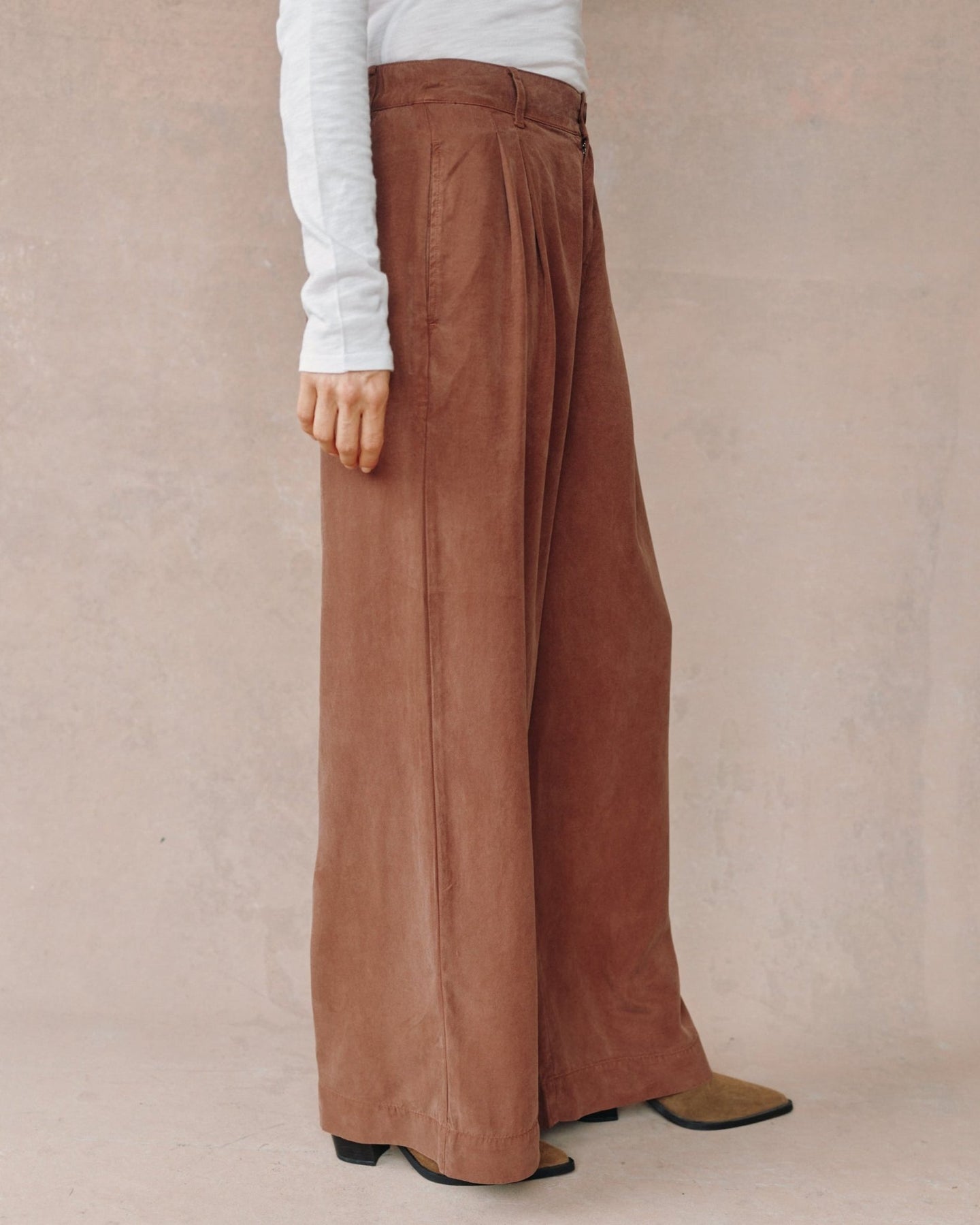 Bella DahlDouble Pleated Wide Leg High Waist Pant - Saddle BrownPants