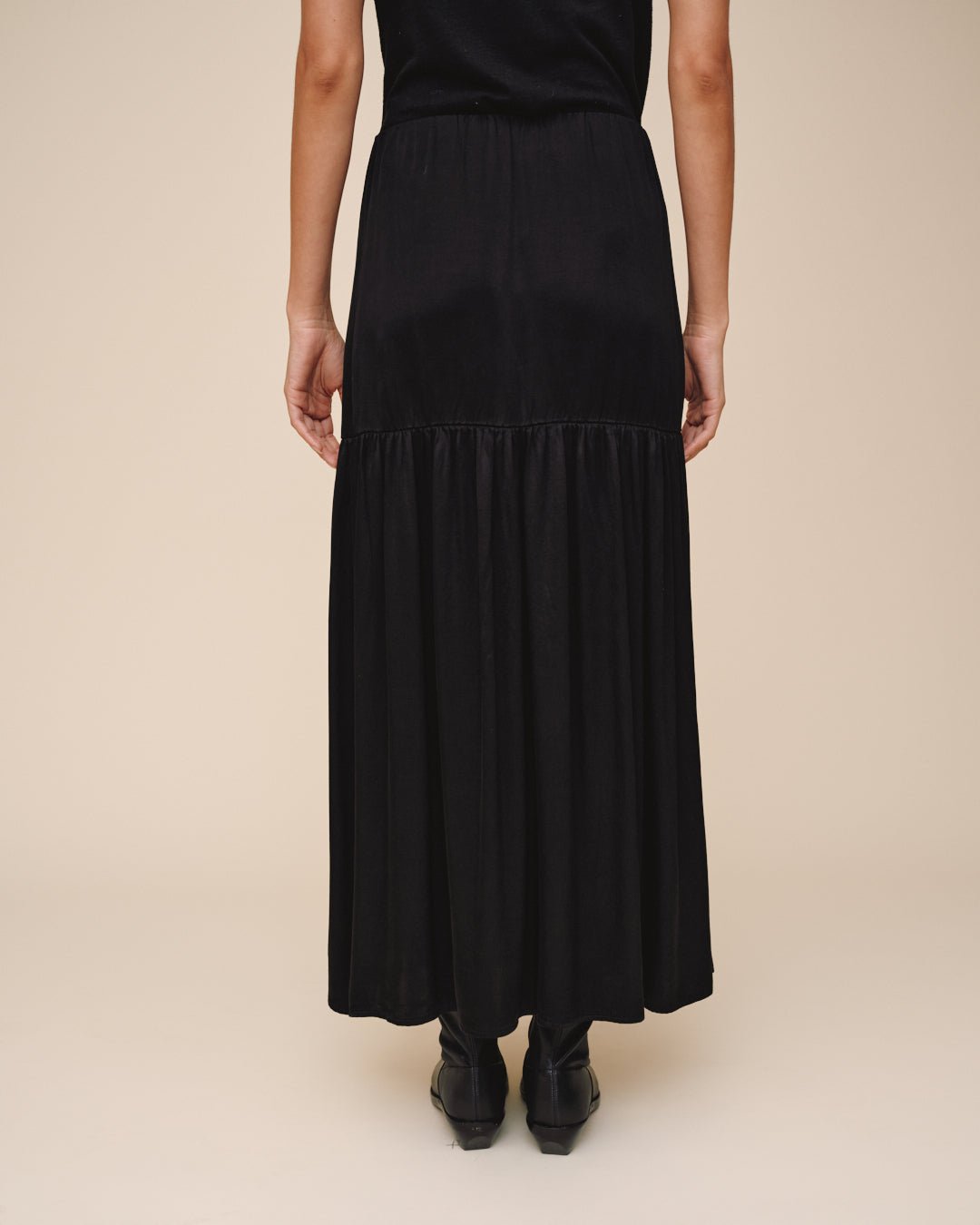 Bella DahlDropped Waist Ruffle Maxi Skirt - BlackSkirts