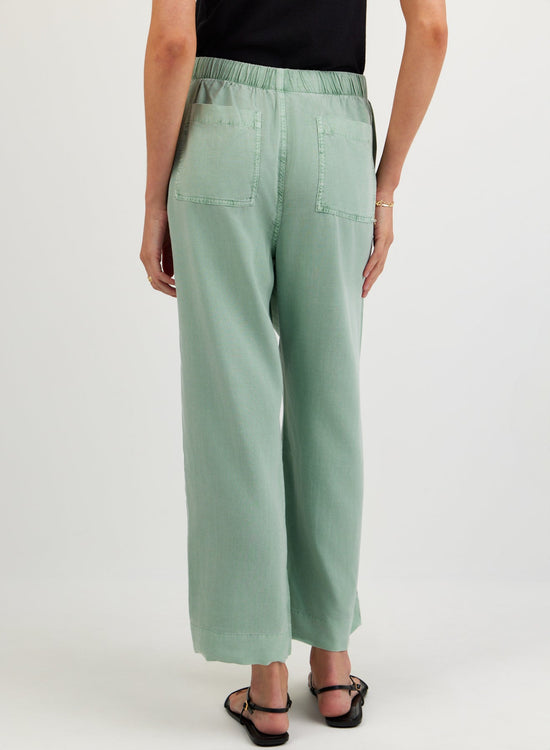 Bella Dahl Easy Pocket Wide Leg Crop - Oasis Green View 2