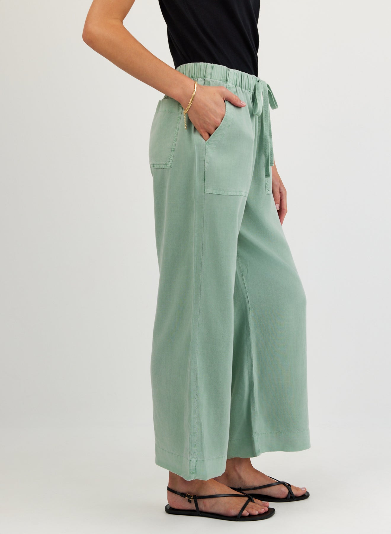 Bella DahlEasy Pocket Wide Leg Crop - Oasis GreenPants