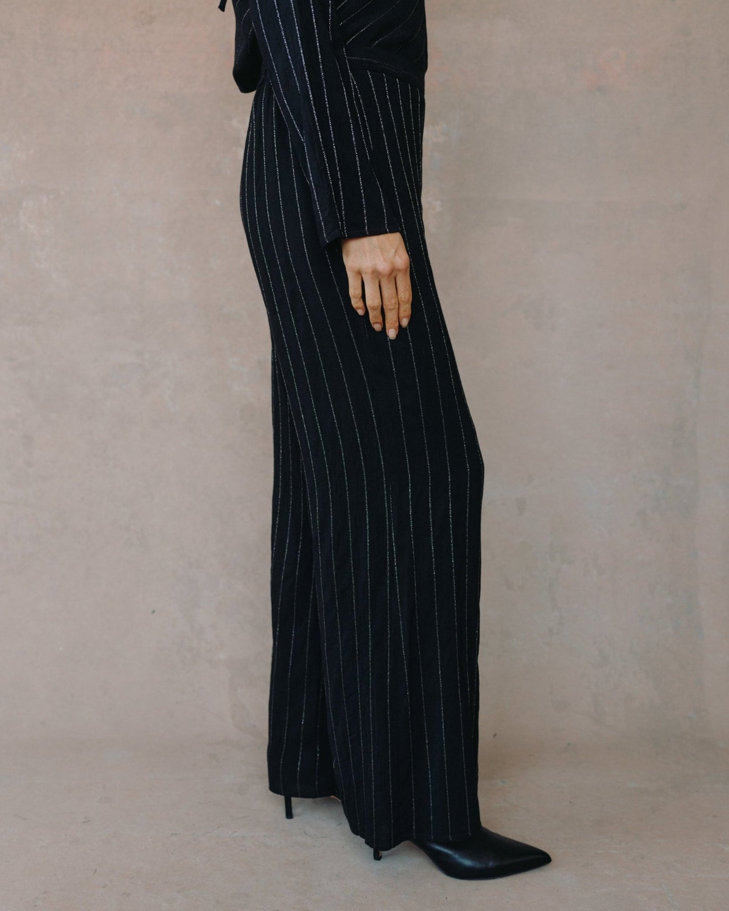 Bella DahlElastic Back Wide Leg Pant - Black Lurex StripeTops