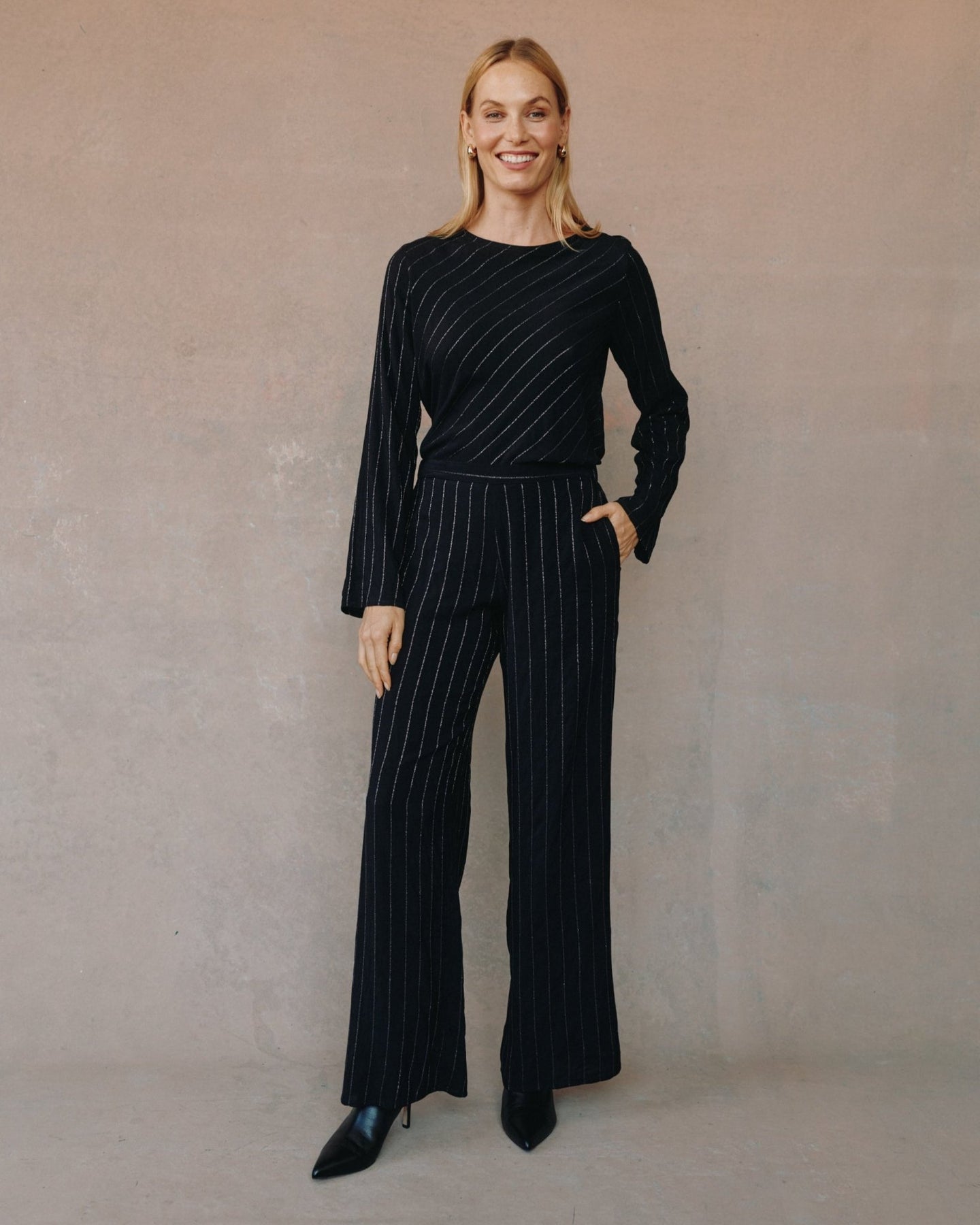 Bella DahlElastic Back Wide Leg Pant - Black Lurex StripeTops