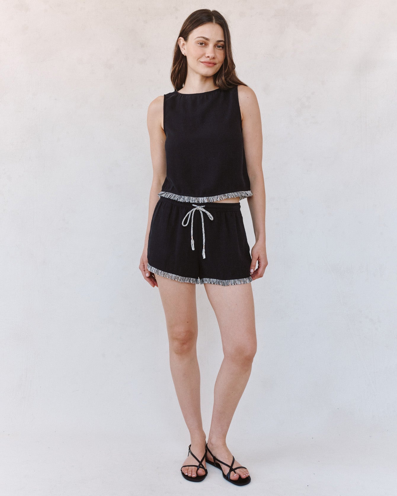 Bella DahlElastic Waist Fringe Short - BlackShorts
