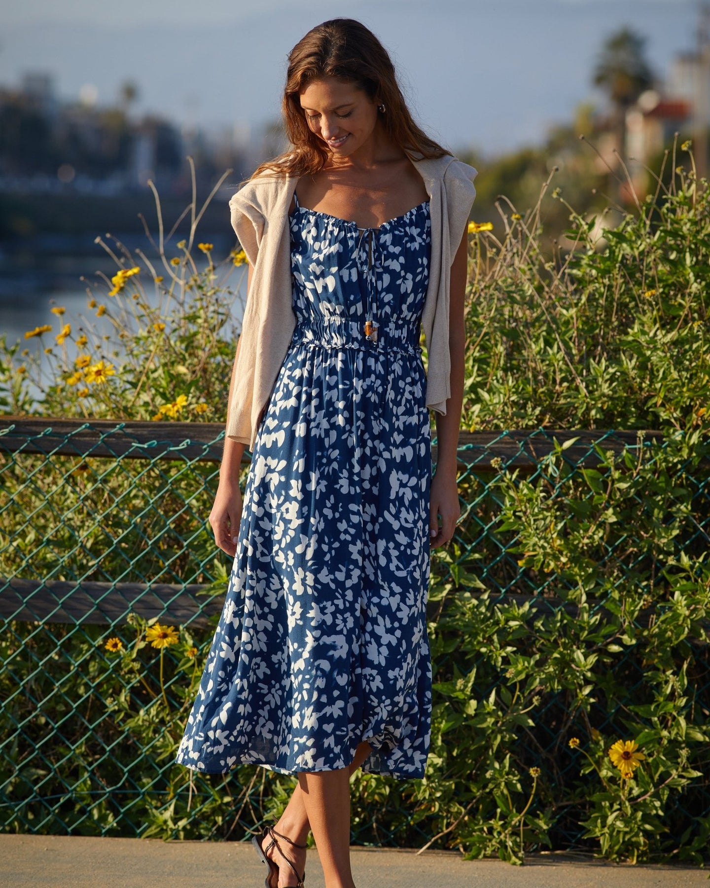 Bella Dahl Elastic Waist Midi Dress - Indigo Bloom Print - L Bella Dahl Elastic Waist Midi Dress - Indigo Bloom Print - L