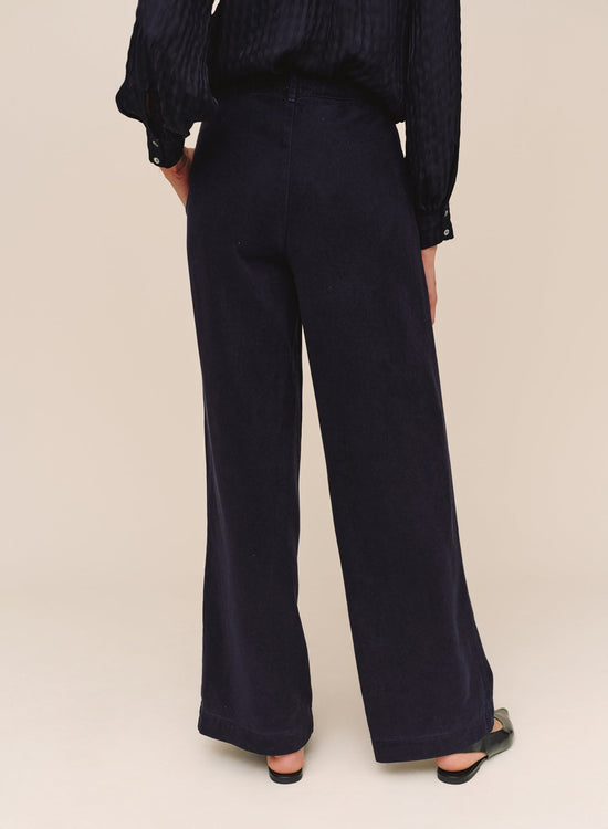 Bella Dahl Elongated Tuck Pant - Twilight View 2