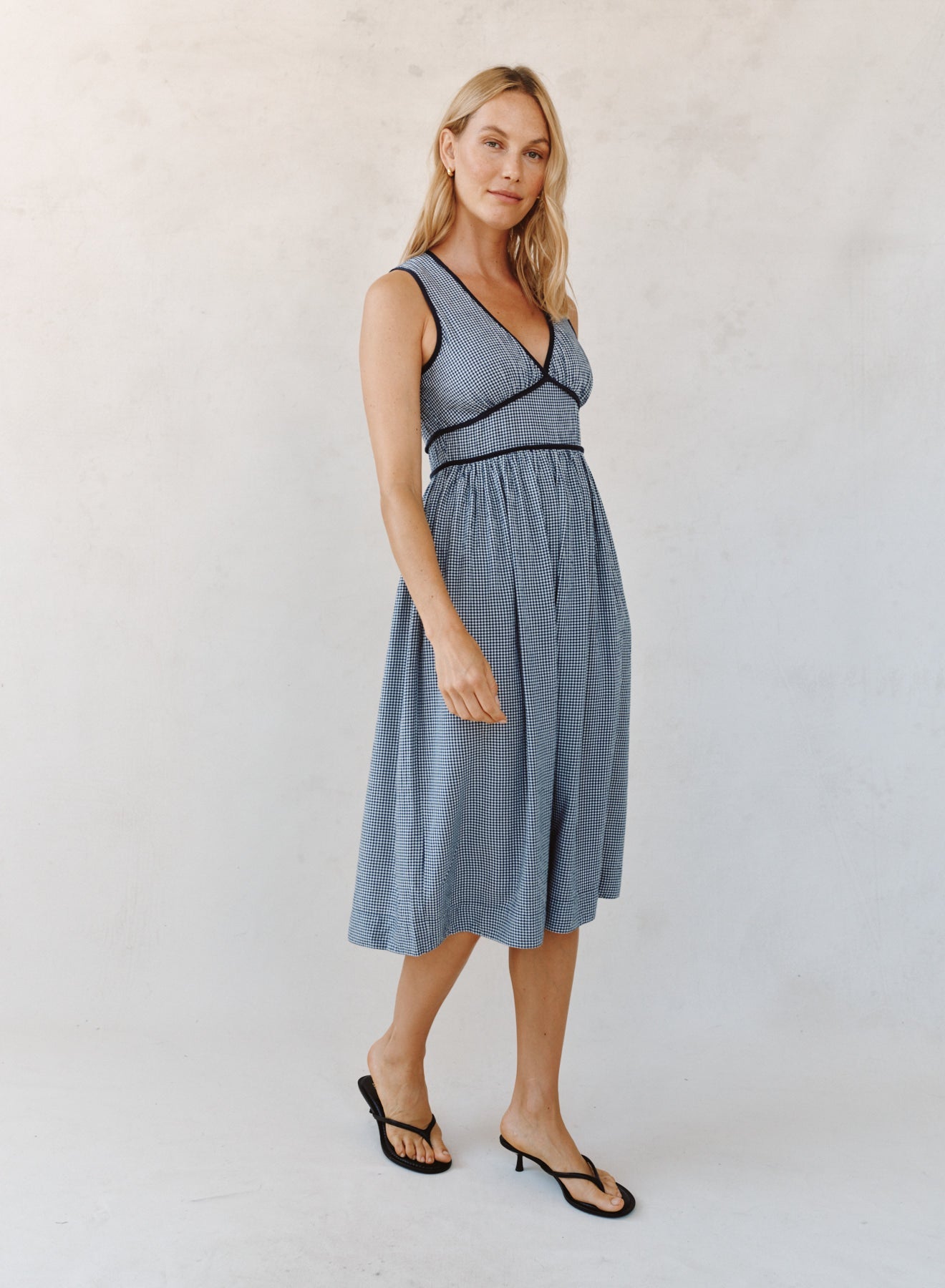 Bella Dahl Fit & Flare V Neck Midi Dress - Navy Micro Gingham - M Bella Dahl Fit & Flare V Neck Midi Dress - Navy Micro Gingham - M