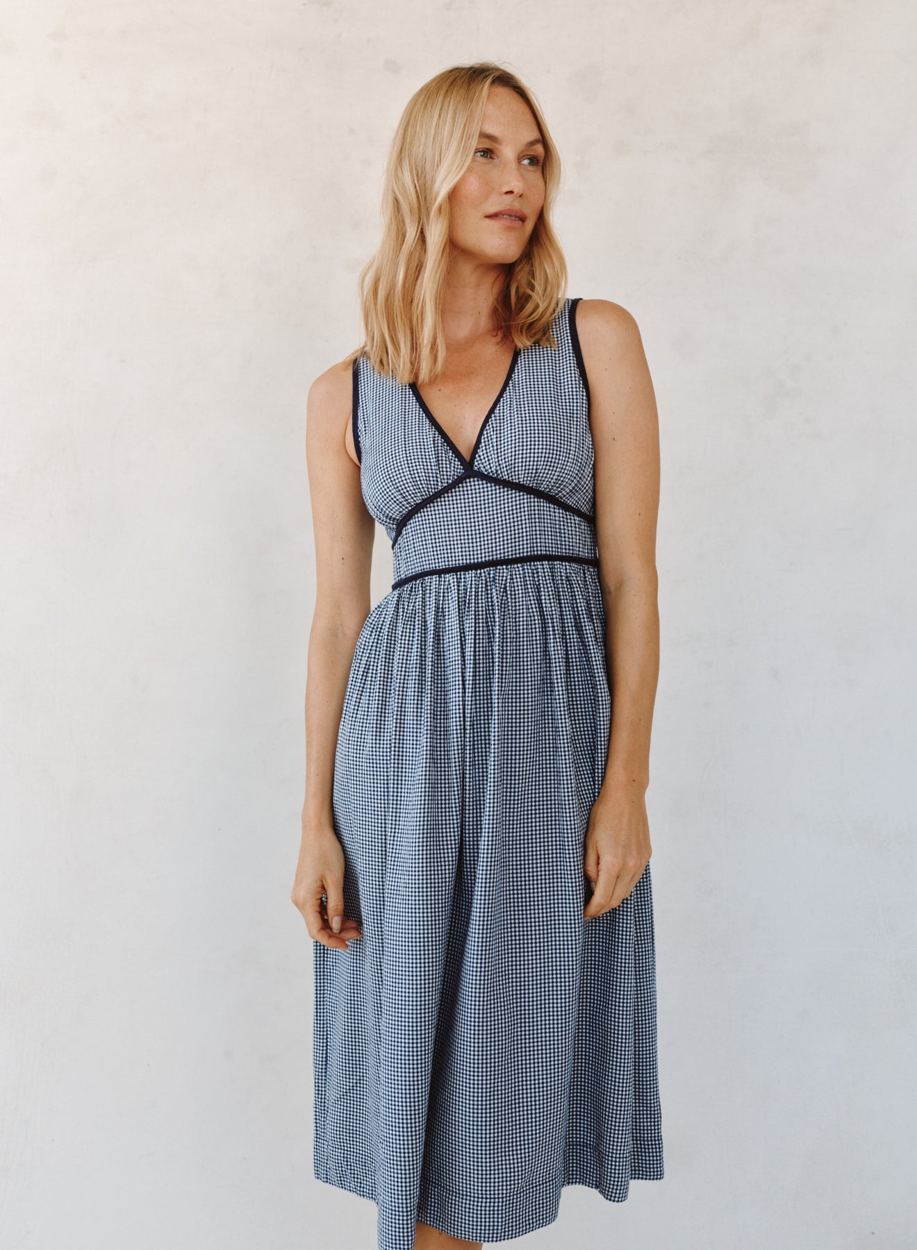 Bella Dahl Fit & Flare V Neck Midi Dress - Navy Micro Gingham - M Bella Dahl Fit & Flare V Neck Midi Dress - Navy Micro Gingham - M