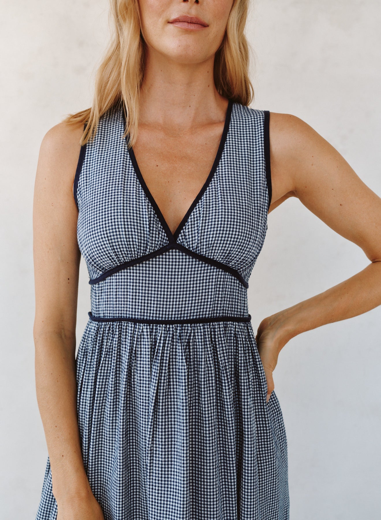 Bella Dahl Fit & Flare V Neck Midi Dress - Navy Micro Gingham - M Bella Dahl Fit & Flare V Neck Midi Dress - Navy Micro Gingham - M