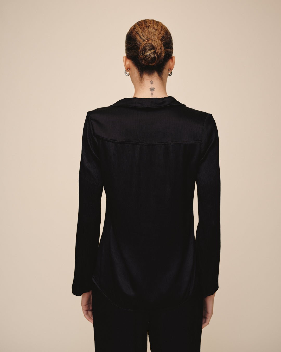 Bella DahlFitted Bell Sleeve Shirt - BlackTops