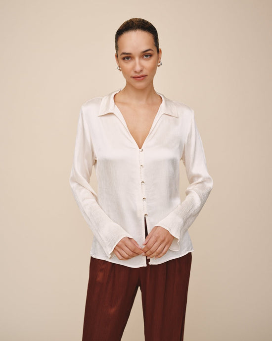 Bella Dahl Fitted Bell Sleeve Shirt - Ivory View 2