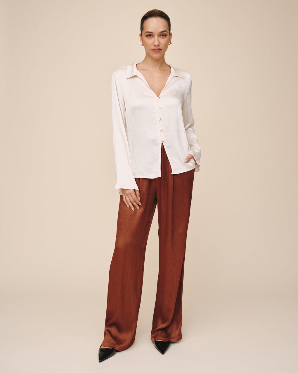 Bella DahlFitted Bell Sleeve Shirt - IvoryTops