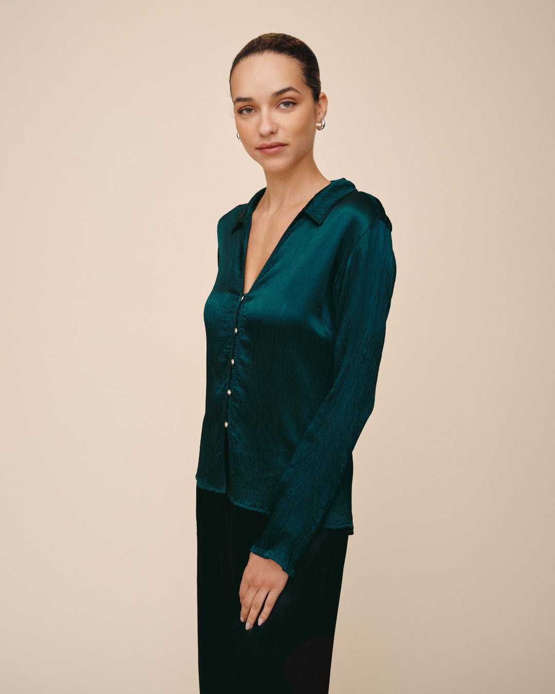 Bella DahlFitted Bell Sleeve Shirt - Velvet LoungeTops