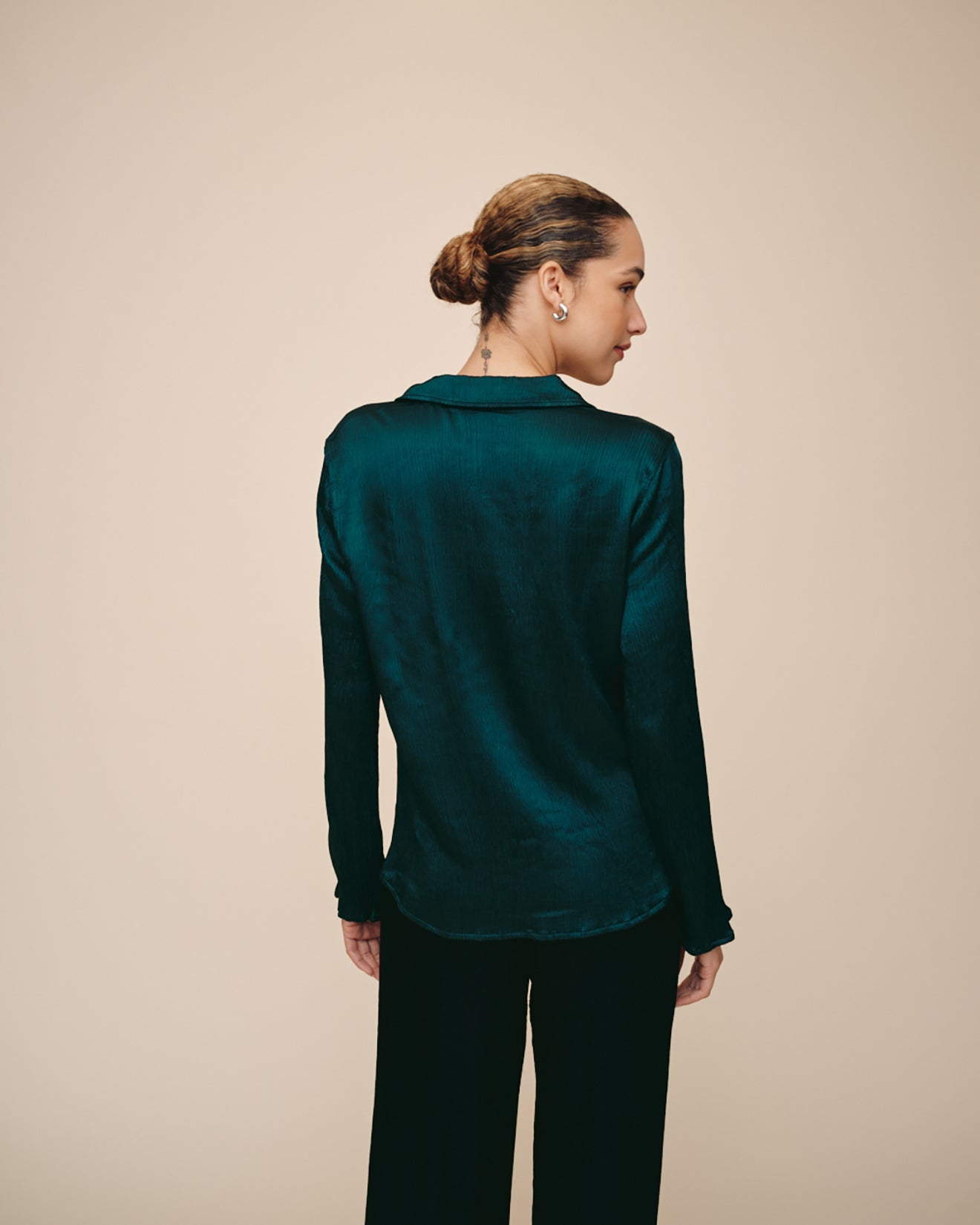 Bella DahlFitted Bell Sleeve Shirt - Velvet LoungeTops