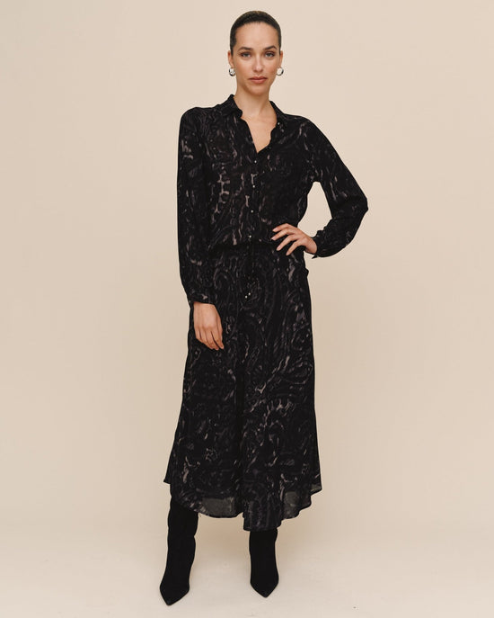 Bella Dahl Fitted Button Down - Black Paisley View 2