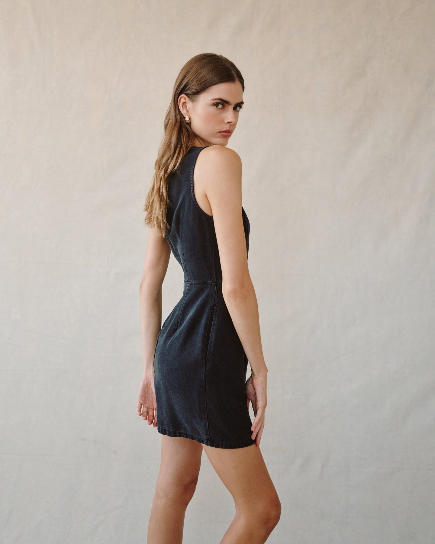 Bella DahlFitted Mini Dress - Dark Graphite WashDresses