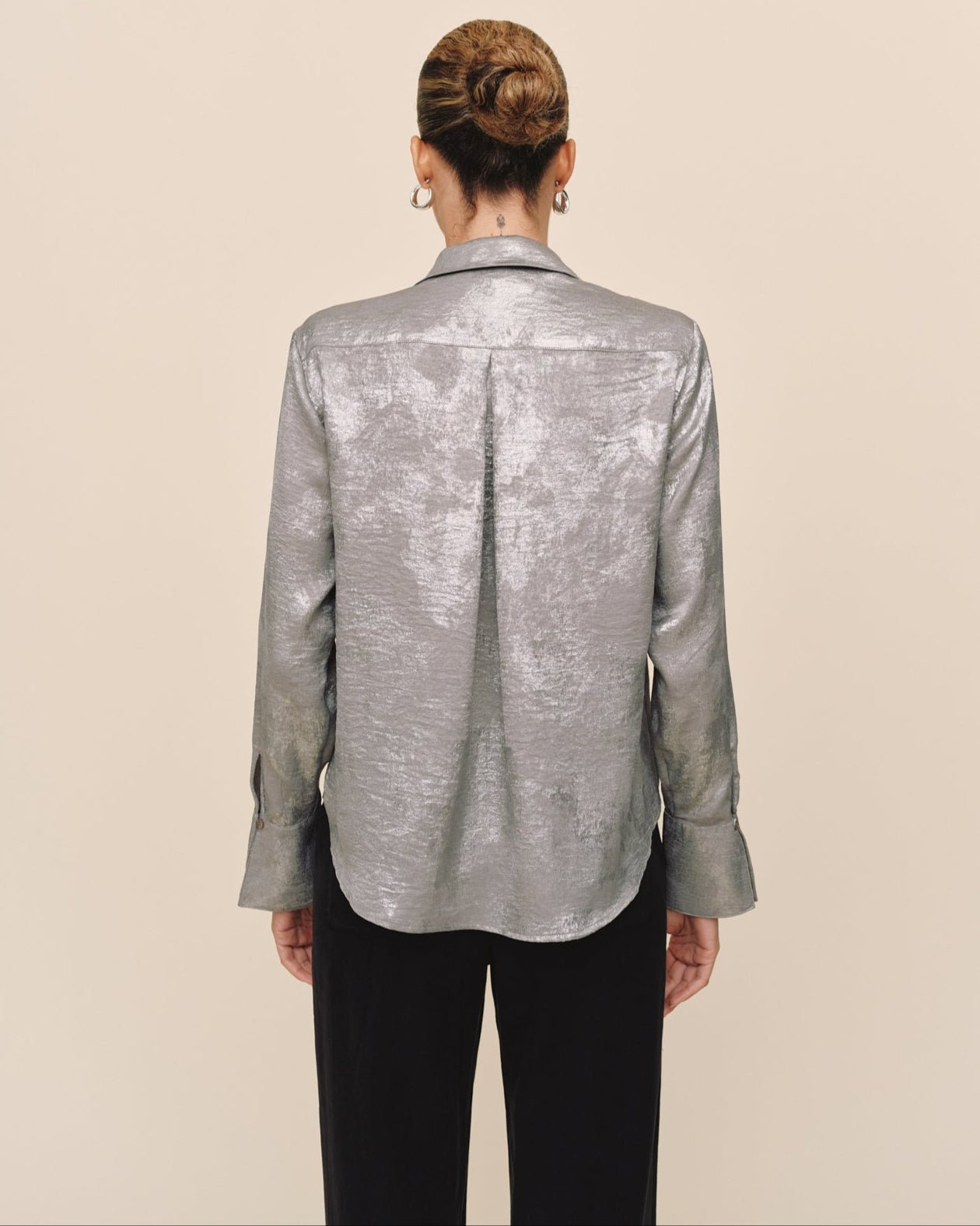 Bella DahlFlowy Wide Collar Button Down - Silver Distress FoilTops
