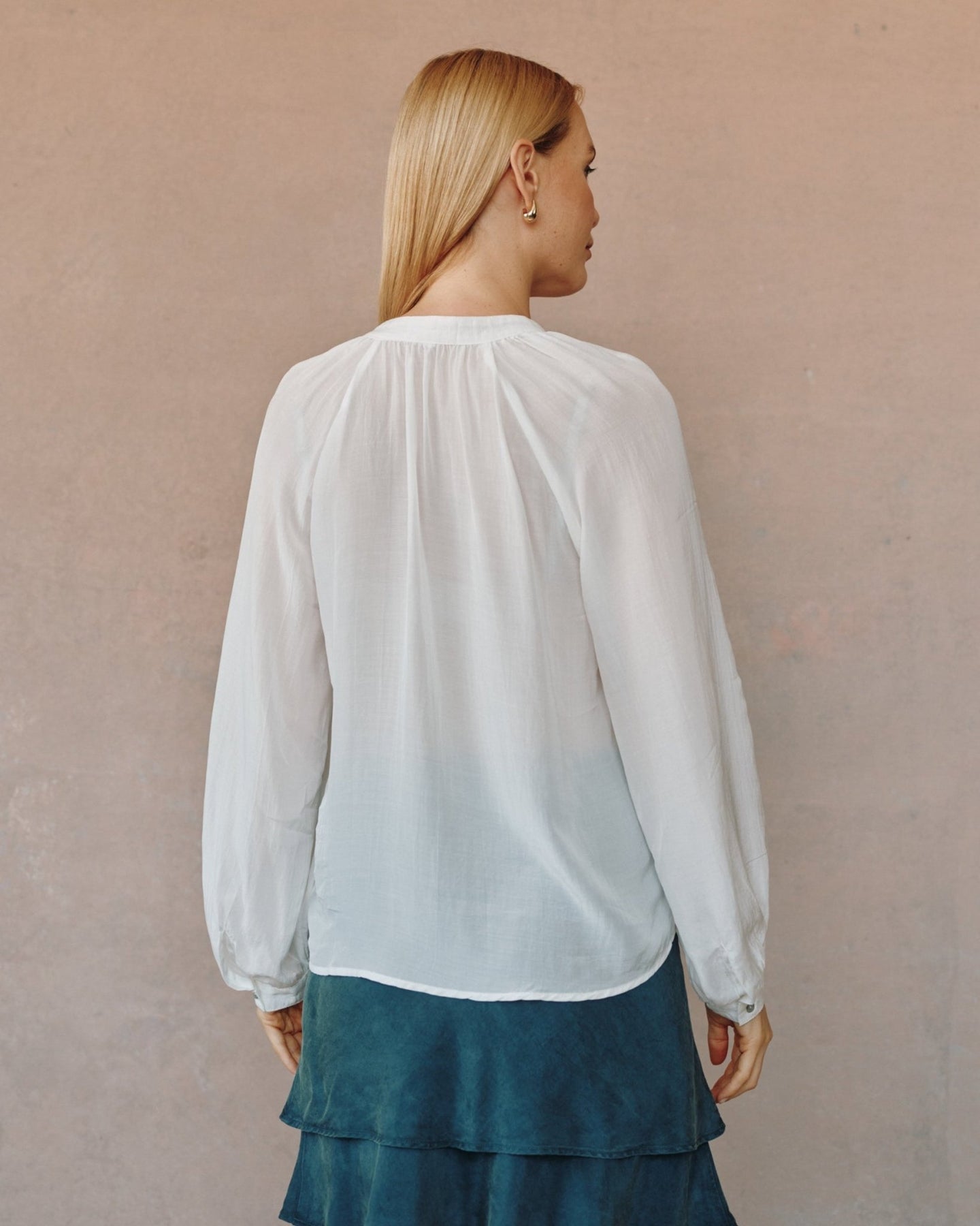 Bella DahlFull Sleeve Raglan Button Down - Sheer IvoryTops