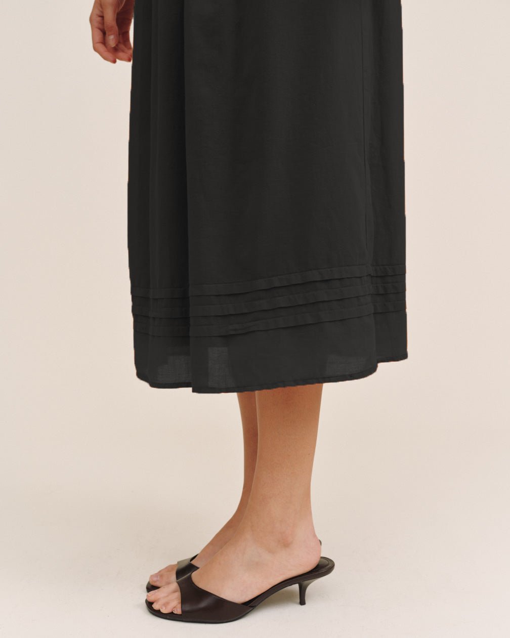 Bella DahlHalter Neck Mixed Dress - BlackDresses