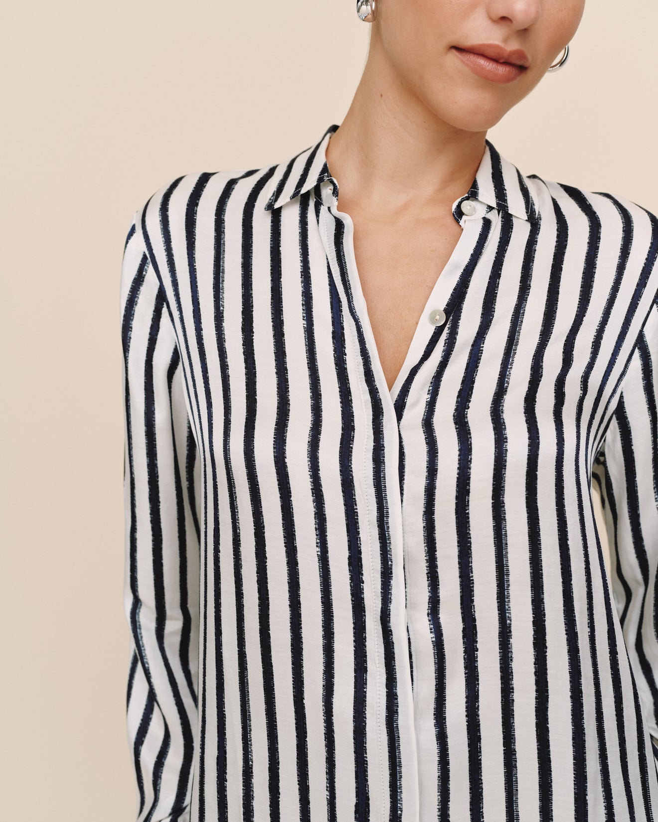 Bella DahlHigh Low Hem Shirt - Indigo Ink StripeTops