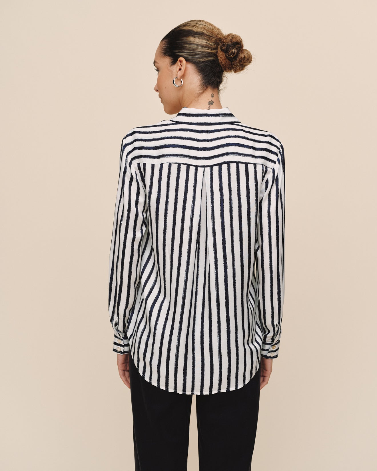 Bella DahlHigh Low Hem Shirt - Indigo Ink StripeTops