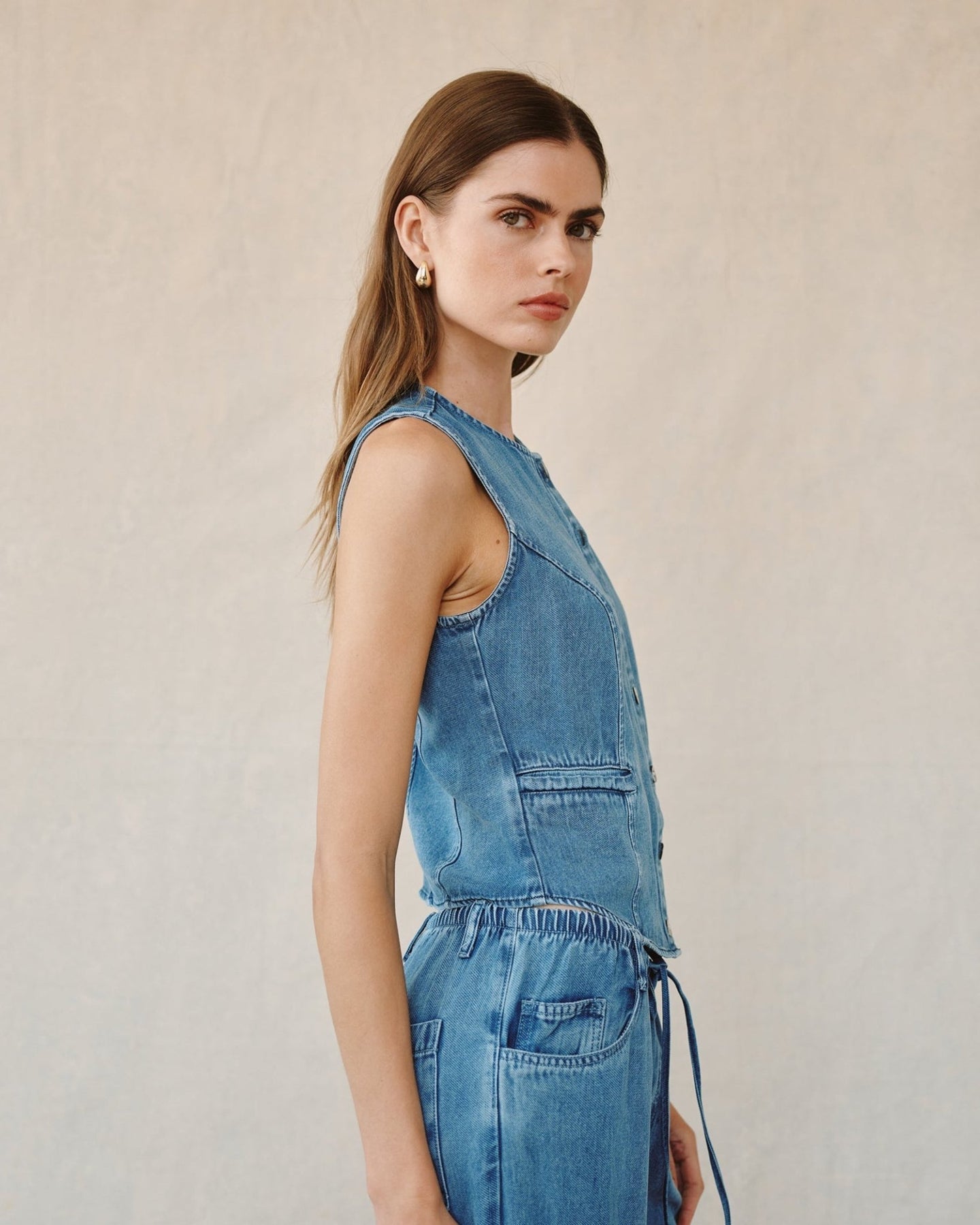 Bella DahlHigh Neck Fitted Vest - Medium Vintage Washproduct