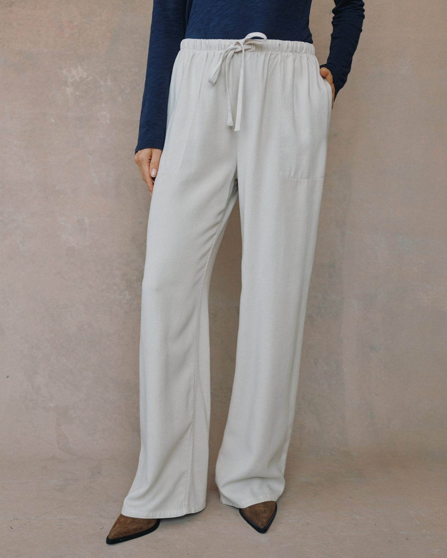 Bella DahlKylie Wide Leg With Drawstring - Ivory SmokePants