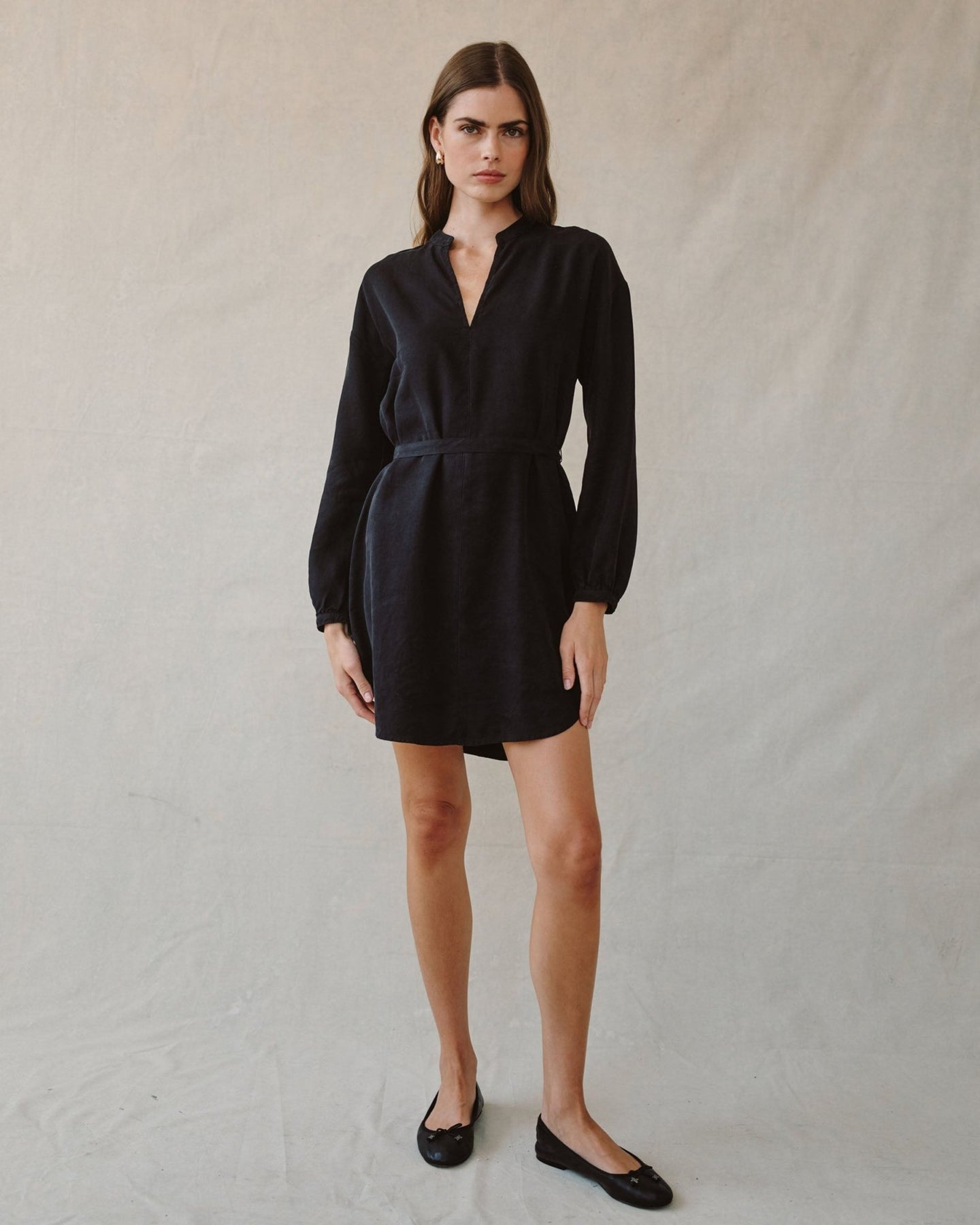 Bella DahlLong Sleeve Belted Mini Dress - BlackDresses